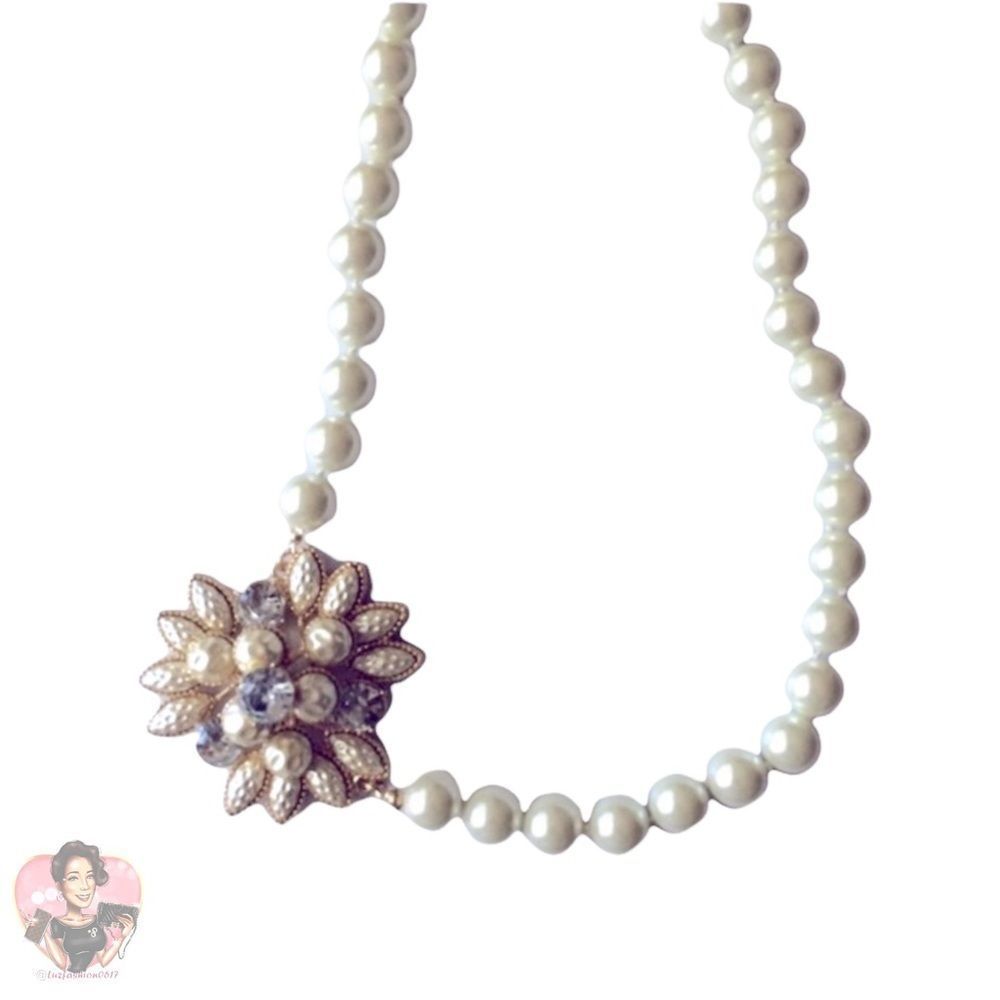 Pearl Floral Necklace